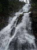 10 Cascata di Valsambuzza scrosciante d'acqua